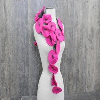 20 Flower Garland Scarf Pink